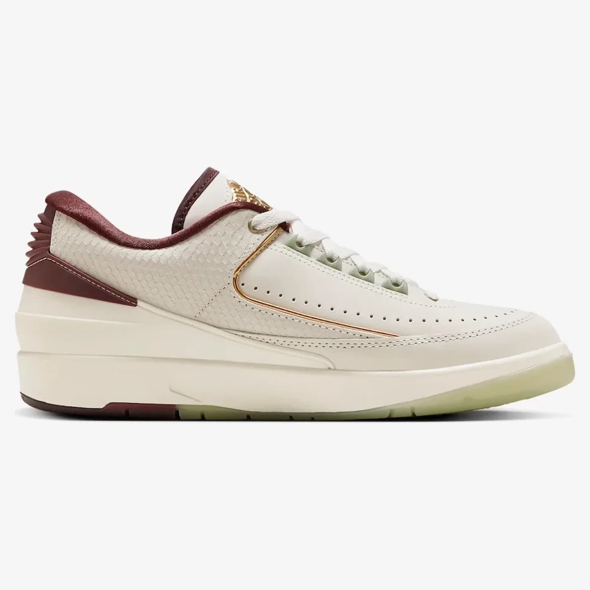 Air Jordan 2 Low Year of the Dragon. Vista 2 del modelo. Imagen de catálogo del producto.