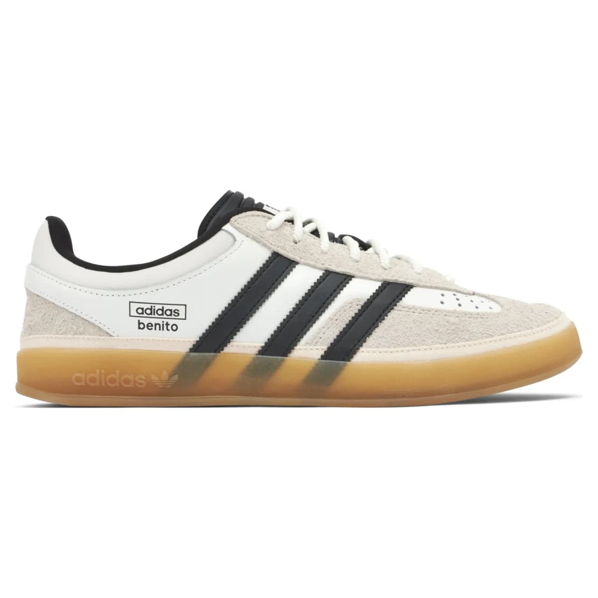 Bad Bunny x Adidas Gazelle Indoor Core White. Vista 1 del modelo. Imagen de catálogo del producto.