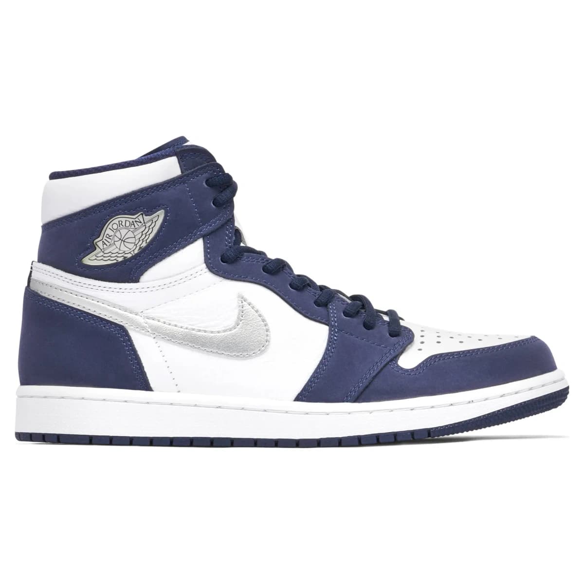 Air Jordan 1 High Midnight Navy. Vista 1 del modelo. Imagen de catálogo del producto.