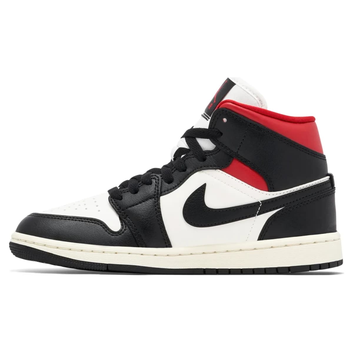Air Jordan 1 Mid Black Sail Gym Red. Vista 2 del modelo. Imagen de catálogo del producto.