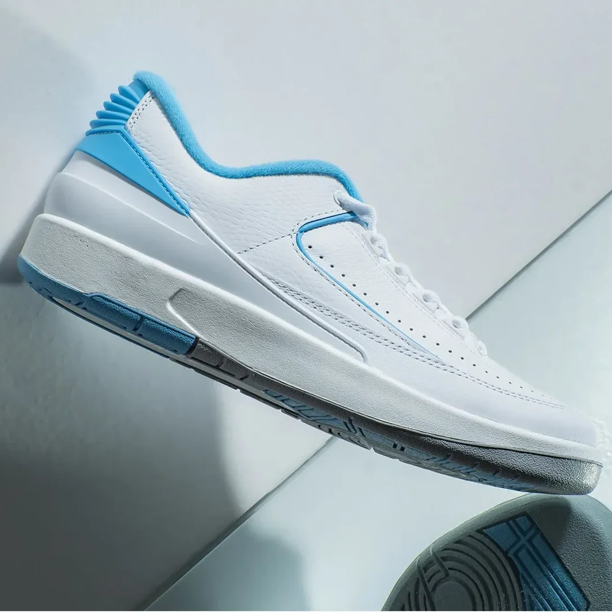 Air Jordan 2 Low UNC